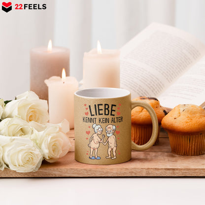22Feels® Paar Geschenk zum Jahrestag, Hochzeitstag, Valentinstag etc. - Glitzertasse mit Spruch: Liebe kennt kein Alter (Gold, 320ml)-Glitzertasse Gold 320ml-22Feels
