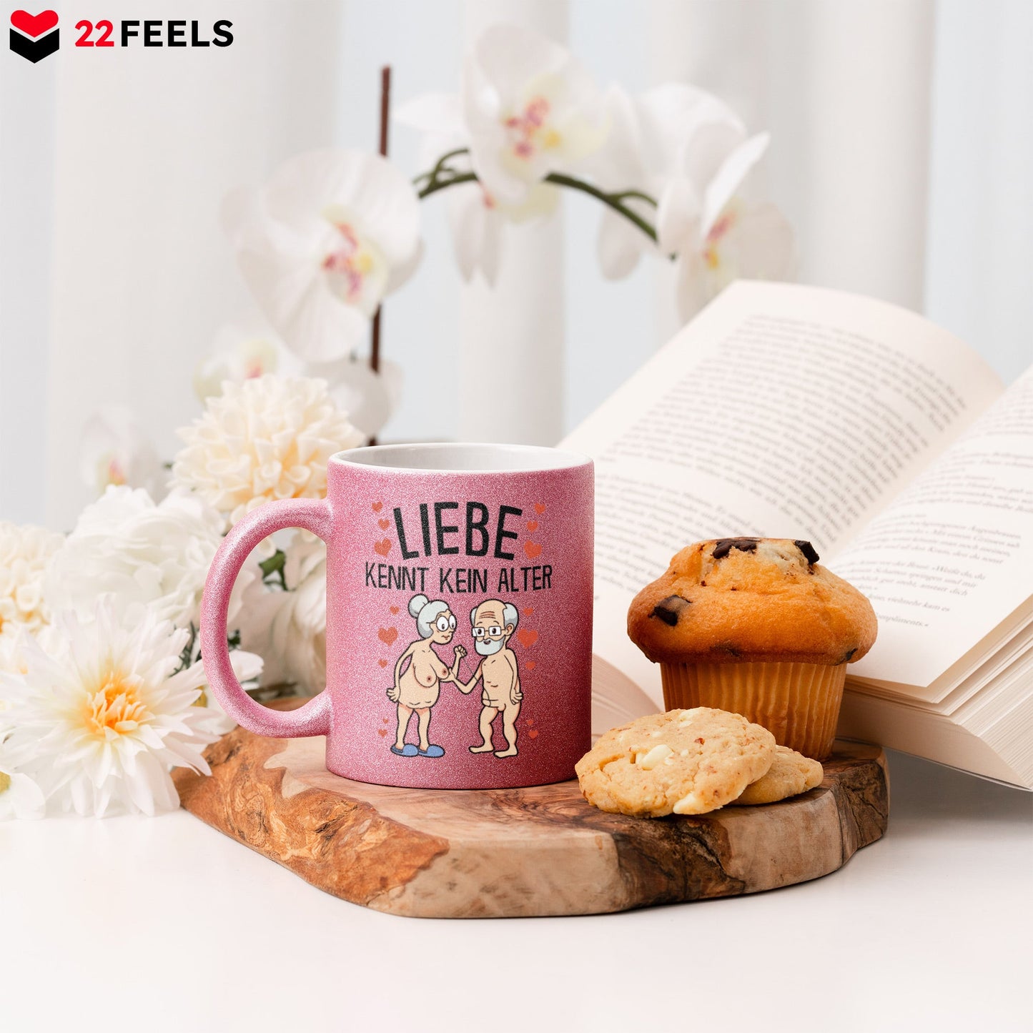 22Feels® Paar Geschenk zum Jahrestag, Hochzeitstag, Valentinstag etc. - Glitzertasse mit Spruch: Liebe kennt kein Alter (Pink, 320ml)-Glitzertasse Pink 320ml-22Feels