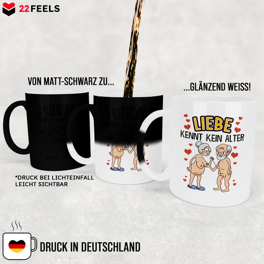 22Feels® Paar Geschenk zum Jahrestag, Hochzeitstag, Valentinstag etc. - Zaubertasse mit Spruch: Liebe kennt kein Alter (Matt-Schwarz und Weiss, 320ml)-Farbwechsel Tasse Matt 320ml-22Feels