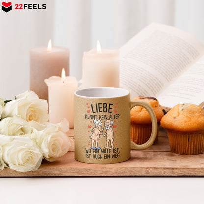 22Feels® Paar Geschenk zum Jahrestag, Hochzeitstag, Valentinstag etc. - Glitzertasse mit Spruch: Liebe kennt kein Alter (Gold, 320ml)-Glitzertasse Gold 320ml-22Feels
