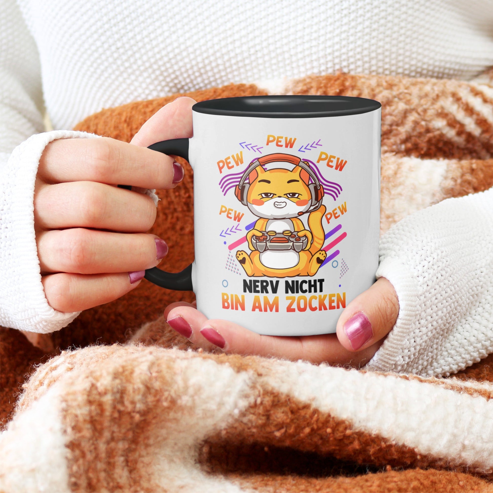 22Feels® Geschenk für Gamer - Tasse mit Spruch: Nerv Nicht, Bin Am Zocken (Weiss-Schwarz, 320ml)-TwoTone Tasse Weiss-Schwarz 320ml-22Feels