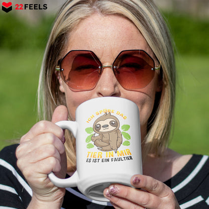 22Feels® XL Tasse mit Faultier Tiermotiv - Büro Geschenkidee - Spruch: Ich spüre das Tier in mir (Weiss, 440ml)-Weisse XL Tasse 440ml-22Feels