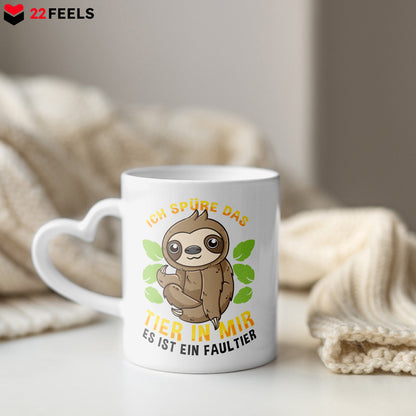 22Feels® Tasse mit Faultier Tiermotiv - Büro Geschenkidee - Spruch: Kummer und Sorgen (Herzhenkel, Weiss, 320ml)-Tasse Weiss Herzhenkel 320ml-22Feels