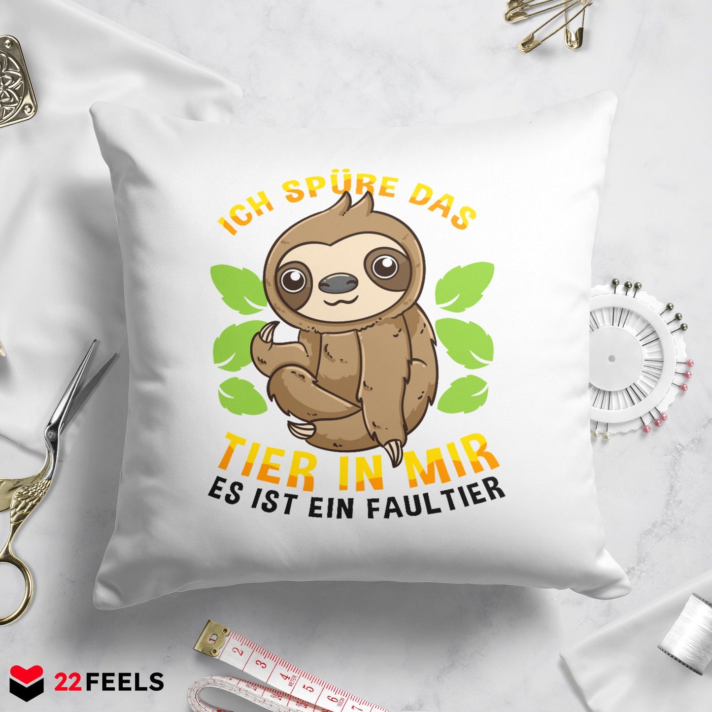 22Feels® Kissen mit Faultier Tiermotiv - Büro Geschenkidee - Spruch: Ich spüre das Tier in mir (Weiss, 40x40cm)-Kissen Weiss 40x40-22Feels