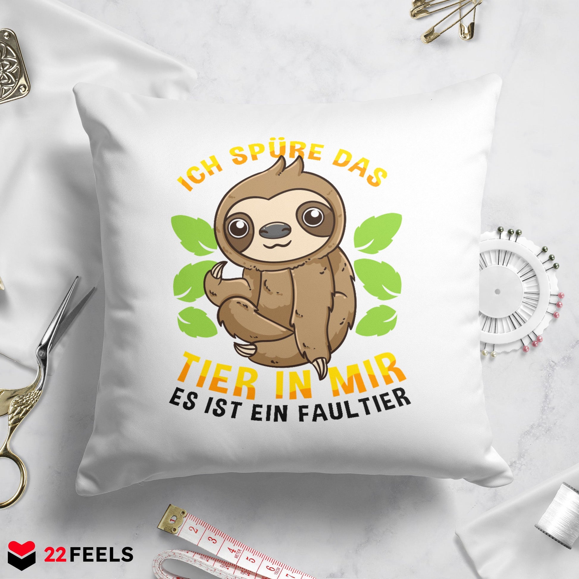 22Feels® Kissen mit Faultier Tiermotiv - Büro Geschenkidee - Spruch: Ich spüre das Tier in mir (Weiss, 40x40cm)-Kissen Weiss 40x40-22Feels