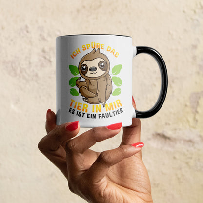 22Feels® Tasse mit Faultier Tiermotiv - Büro Geschenkidee - Spruch: Ich spüre das Tier in mir (Weiss-Schwarz, 320ml)-TwoTone Tasse Weiss-Schwarz 320ml-22Feels