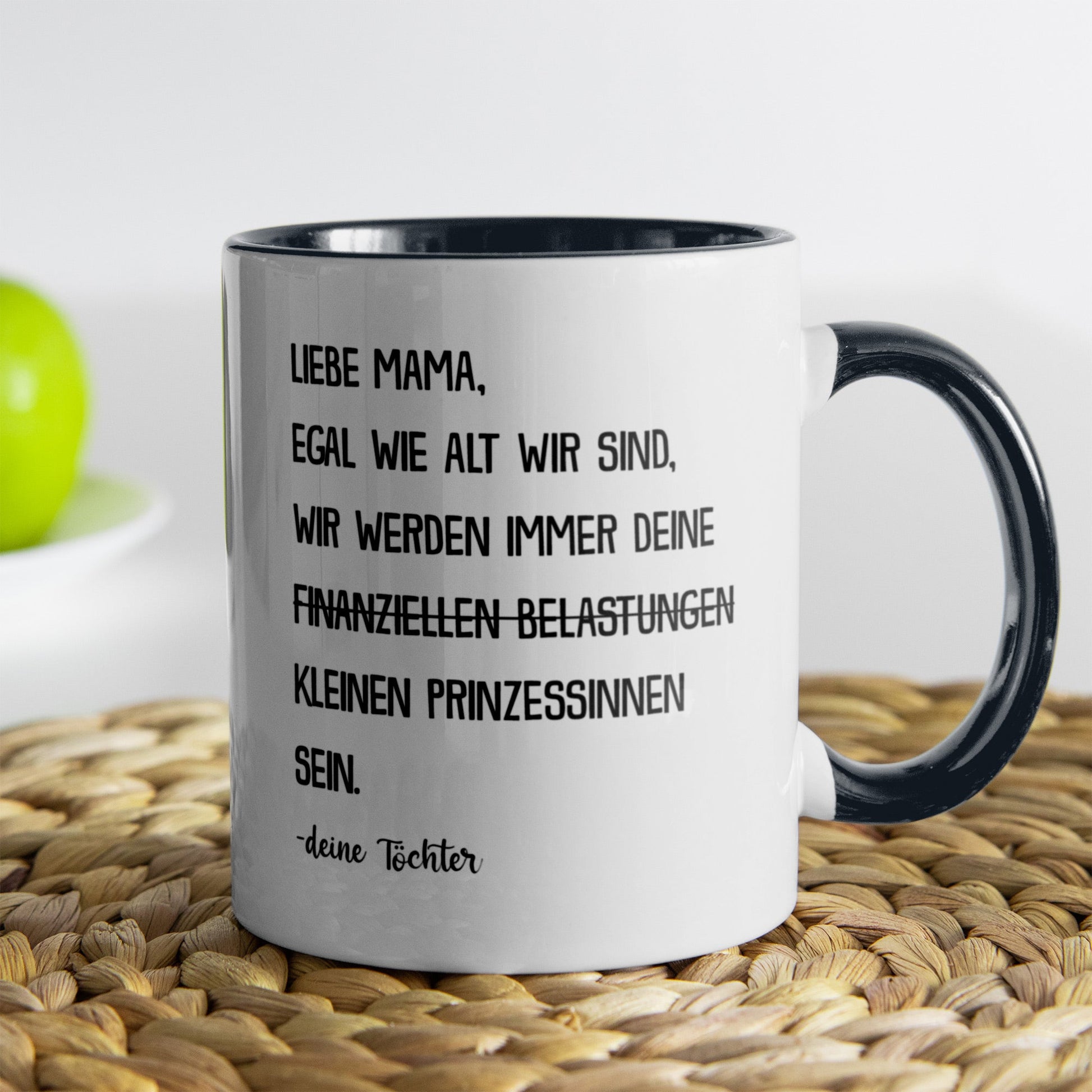 22Feels® Mama Geschenk von Töchtern - Tasse mit Spruch: Egal wie alt wir sind 'Prinzessinnen' (Weiss-Schwarz, 320ml)-TwoTone Tasse Weiss-Schwarz 320ml-22Feels