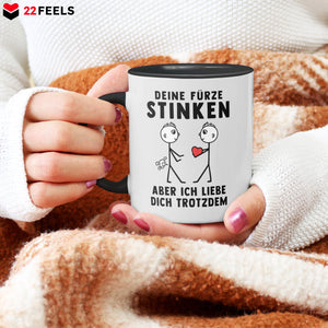 22Feels® Schwuler Mann Geschenk zum Jahrestag, Hochzeitstag, Valentinstag etc. - Tasse mit Spruch: Deine Fürze Stinken (Weiss-Schwarz, 320ml)-TwoTone Tasse Weiss-Schwarz 320ml-22Feels
