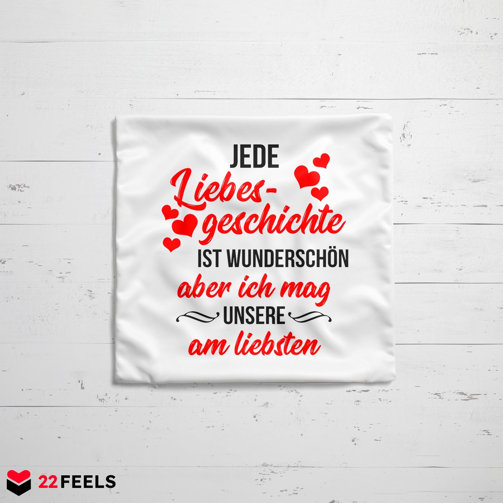 22Feels® Pärchen Geschenk zum Jahrestag, Hochzeitstag, Valentinstag etc. - Kissen mit Spruch: Jede Liebesgeschichte (Weiss 40x40cm)-Kissen Weiss 40x40-22Feels