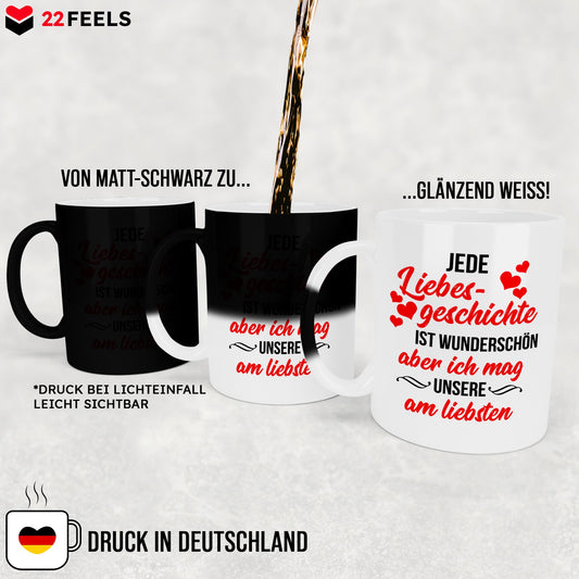 22Feels® Pärchen Geschenk zum Jahrestag, Hochzeitstag, Valentinstag etc. - Zaubertasse mit Spruch: Jede Liebesgeschichte (Matt-Schwarz und Weiss, 320ml)-Farbwechsel Tasse Matt 320ml-22Feels