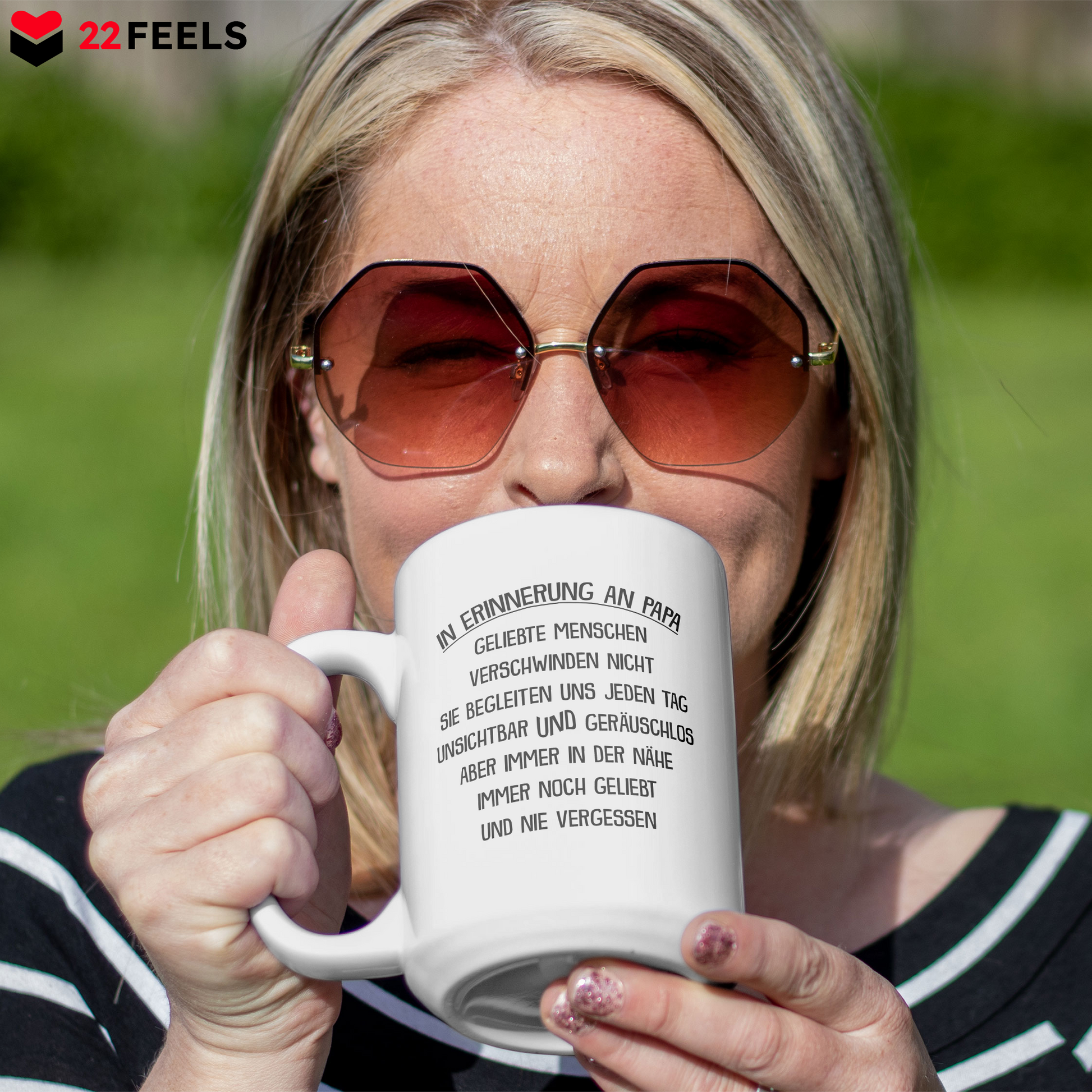 22Feels® Geschenk zum Andenken - XL Tasse mit Spruch: In Erinnerung An Papa (Weiss, 440ml)-Weisse XL Tasse 440ml-22Feels