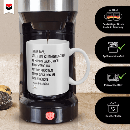 22Feels® Geschenk für werdende Väter - Du Wirst Papa Tasse mit Spruch: Jetzt Bin Ich Eingekuschelt (Weiss, 320ml)-Weisse Tasse 320ml-22Feels