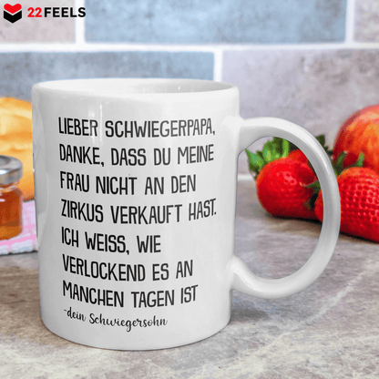 22Feels® Geschenk für Schwiegervater von Schwiegersohn - Tasse mit Spruch: Zirkus (Weiss, 320ml)-Weisse Tasse 320ml-22Feels