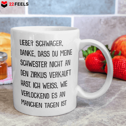 22Feels® ORIGINAL Geschenk-Tasse mit Spruch für Schwäger - Zirkus Meine Schwester (Weiss, 320ml)-Weisse Tasse 320ml-22Feels