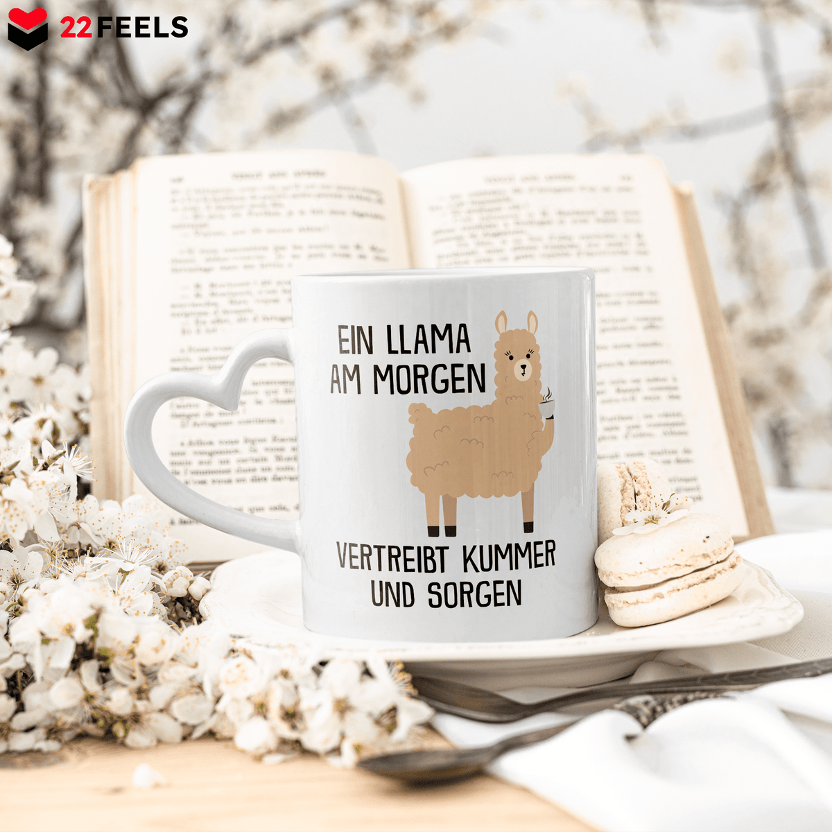 22Feels® Tasse mit Llama Tiermotiv - Büro Geschenkidee - Spruch: Kummer und Sorgen (Herzhenkel, Weiss, 320ml)-Tasse Weiss Herzhenkel 325ml-22Feels